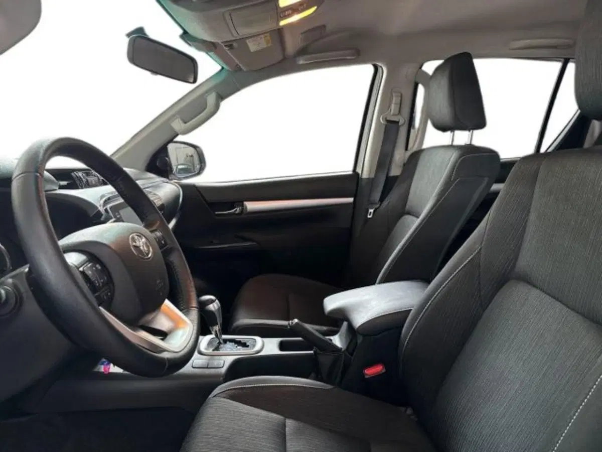 Toyota Hilux usata a Bologna (12)