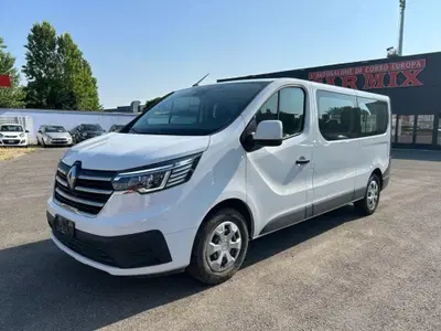Renault Trafic 2.0 blue dci 110cv L2 Authentic del 2024 usata a Piacenza