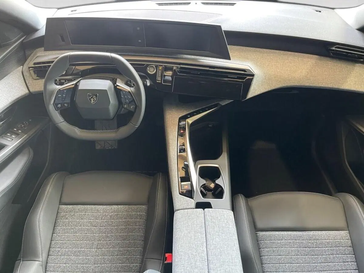 Peugeot 5008 nuova a Torino (6)