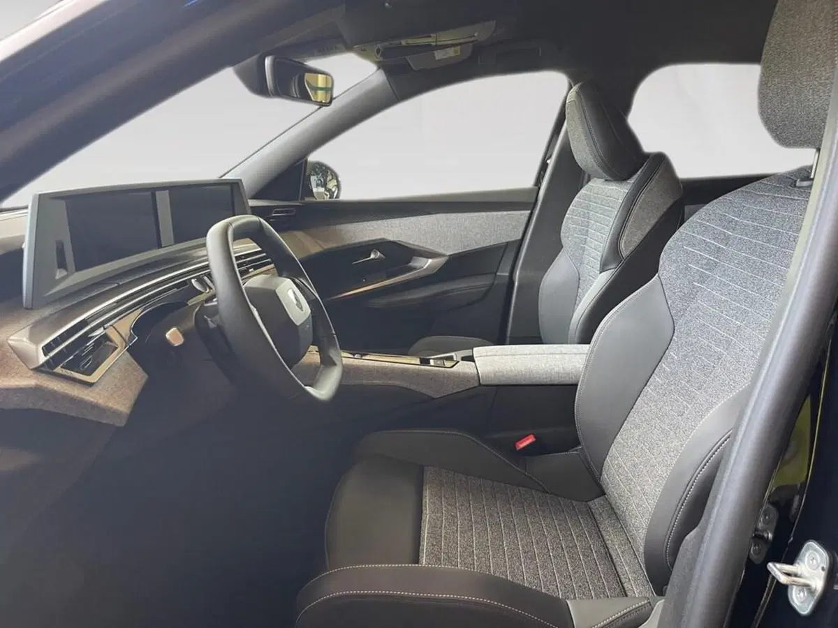 Peugeot 5008 nuova a Torino (7)