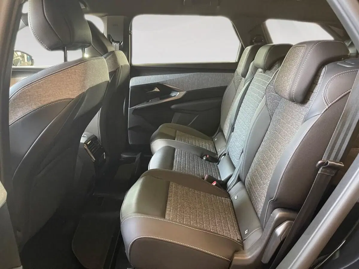 Peugeot 5008 nuova a Torino (8)