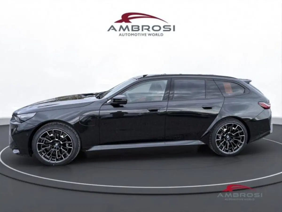 BMW Serie 5 Touring nuova a Perugia (6)