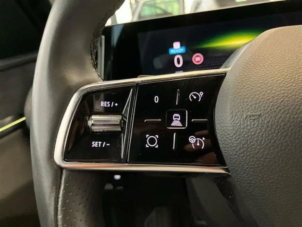 Renault Megane E-Tech Electric usata a Como (17)