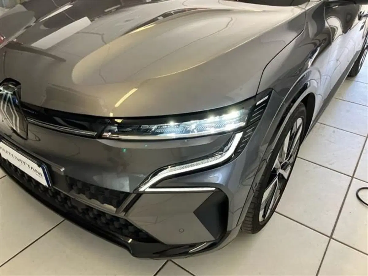Renault Megane E-Tech Electric usata a Como (6)