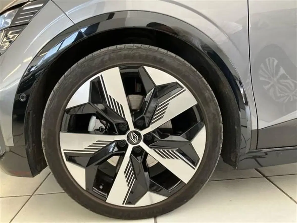 Renault Megane E-Tech Electric usata a Como (8)