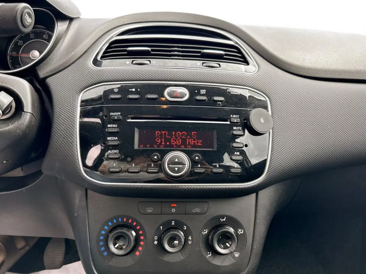 Fiat Punto usata a Piacenza (11)