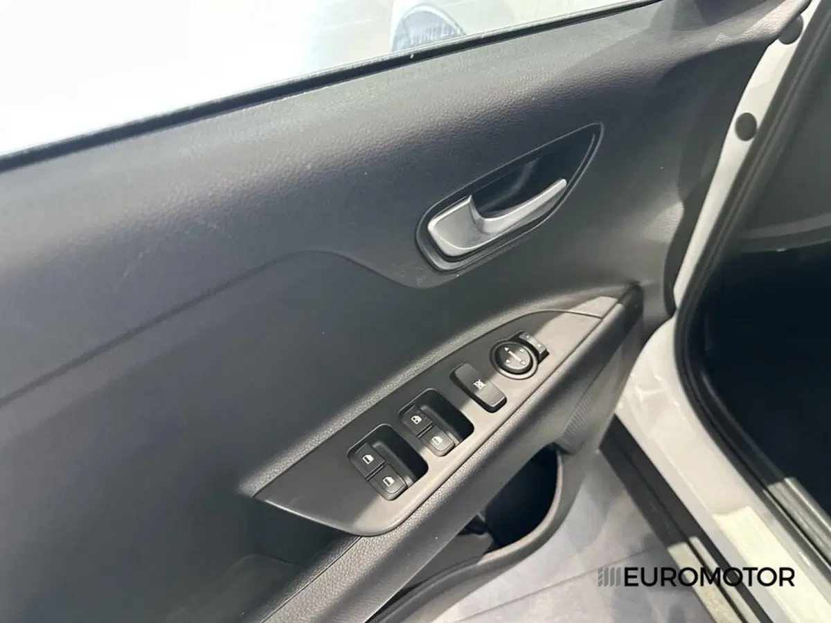 Kia Stonic usata a Bari (15)
