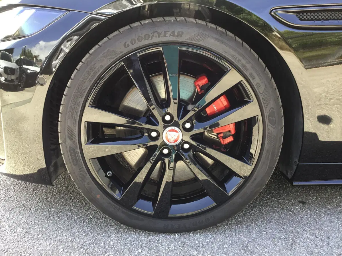Jaguar XE usata a Napoli (12)