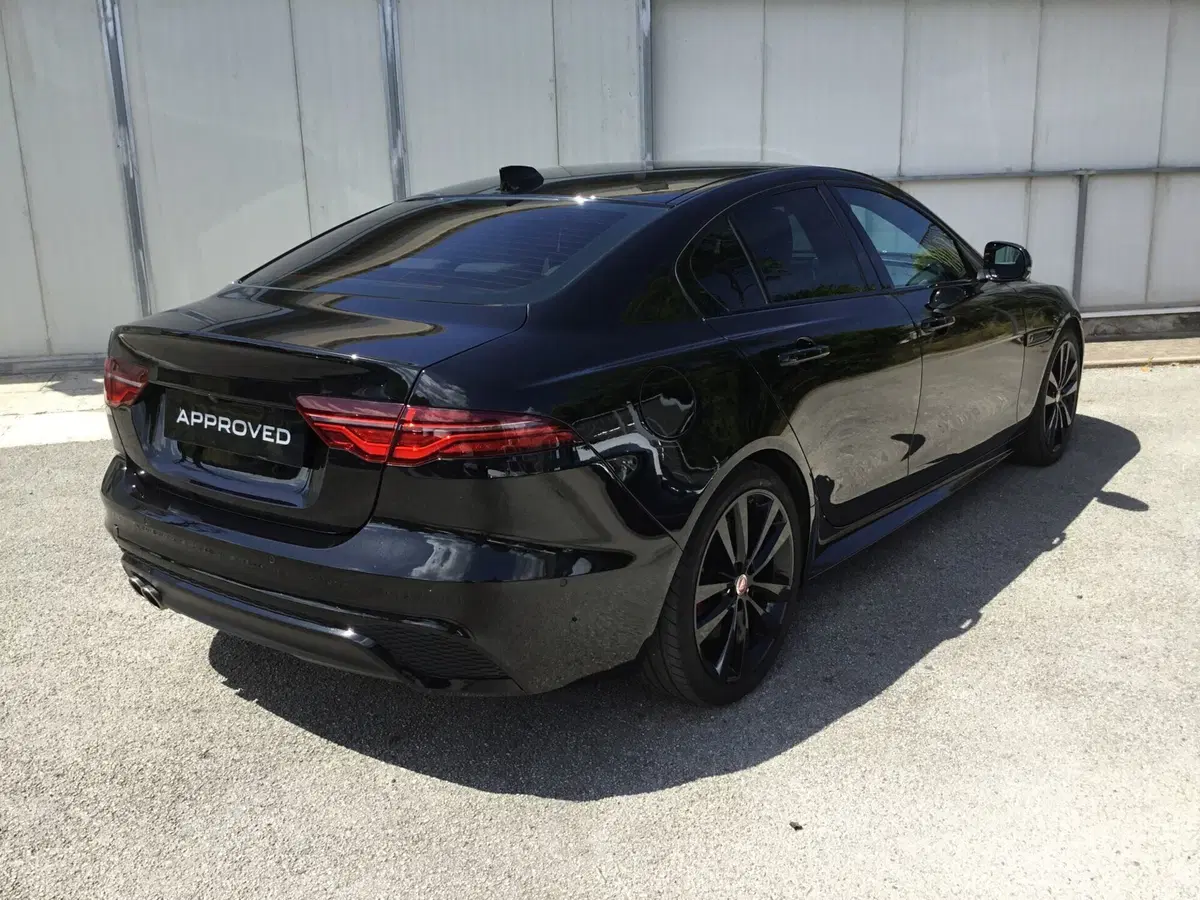 Jaguar XE usata a Napoli (2)