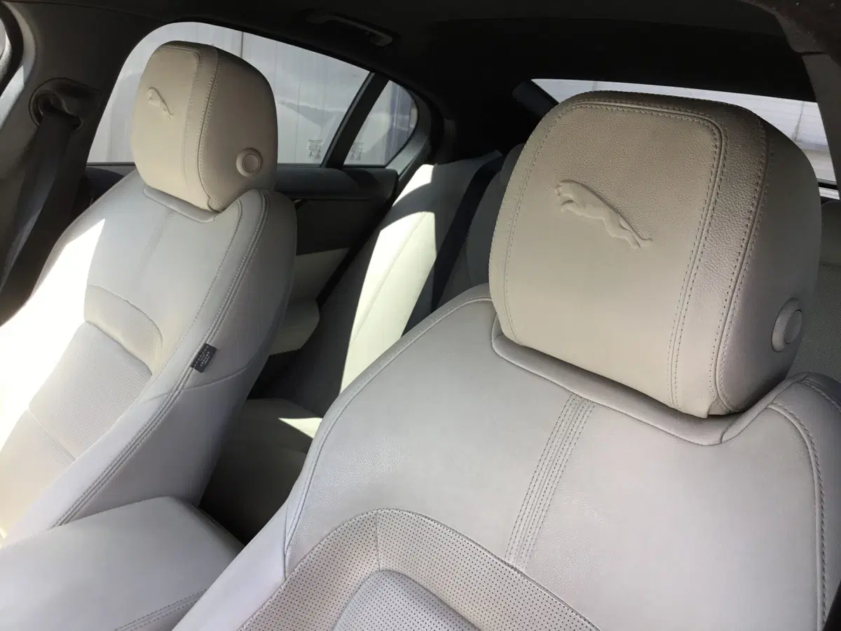 Jaguar XE usata a Napoli (8)