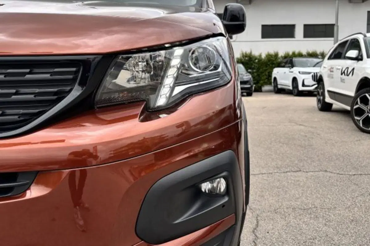 Peugeot Rifter usata a Latina (11)