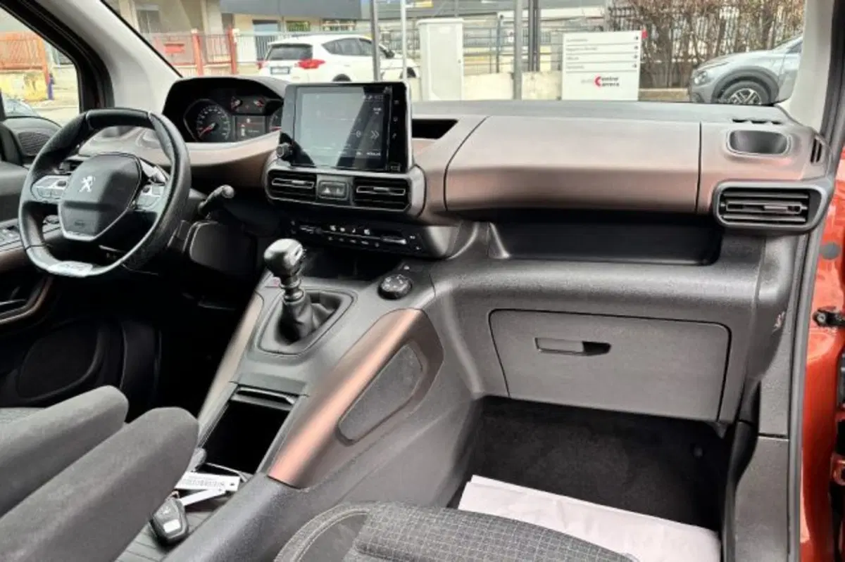 Peugeot Rifter usata a Latina (9)