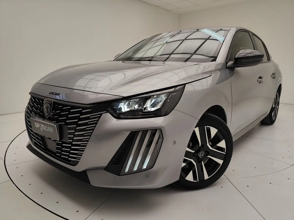 Peugeot 208 usata a Como