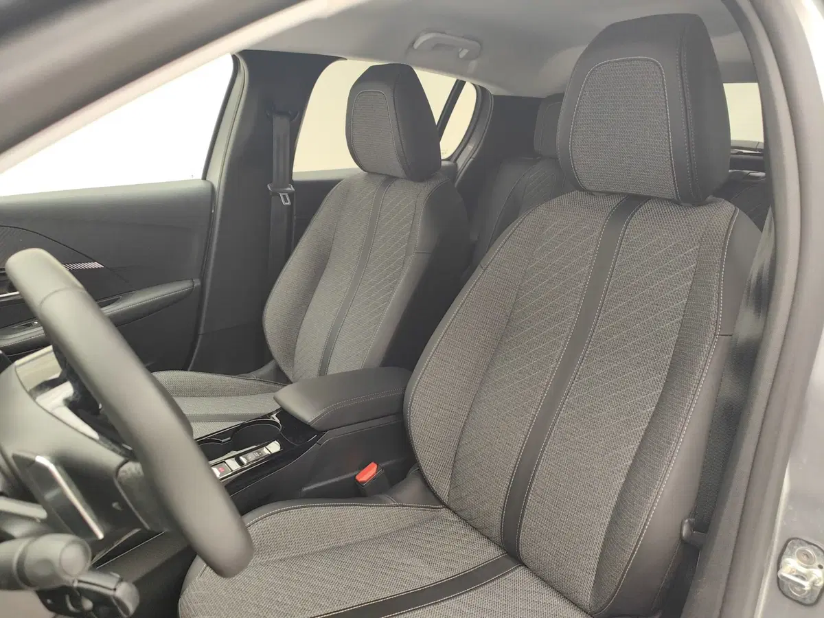 Peugeot 208 usata a Como (12)