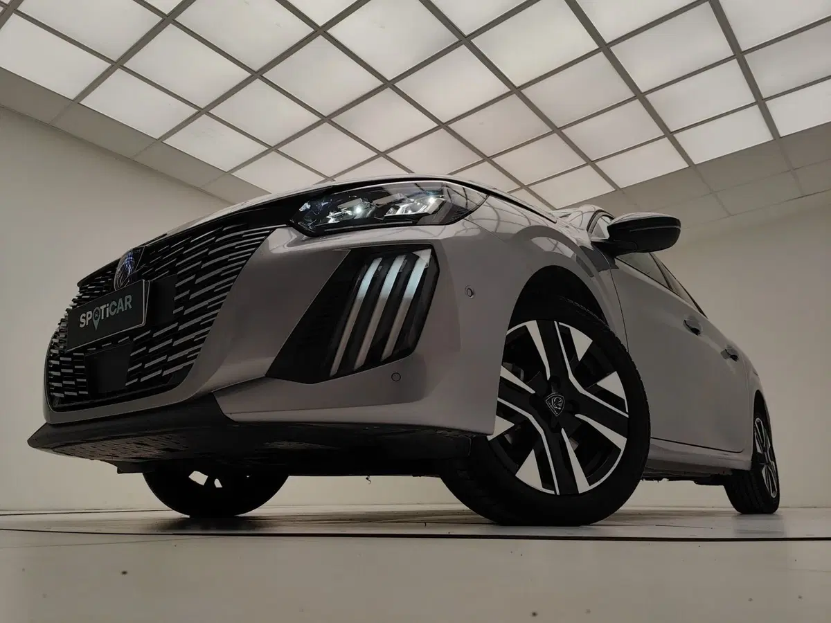Peugeot 208 usata a Como (14)