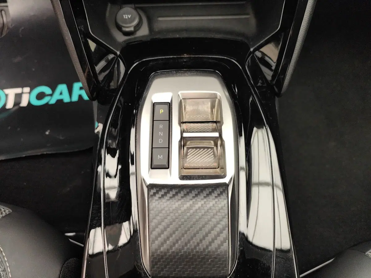 Peugeot 208 usata a Como (18)