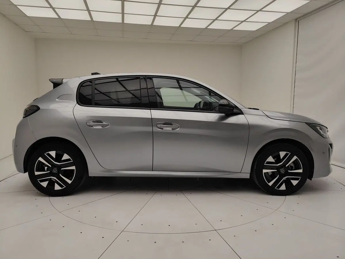 Peugeot 208 usata a Como (19)