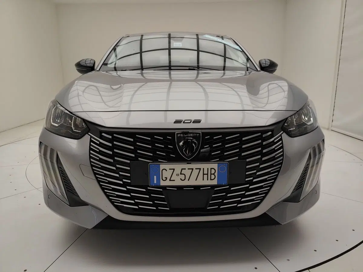 Peugeot 208 usata a Como (2)