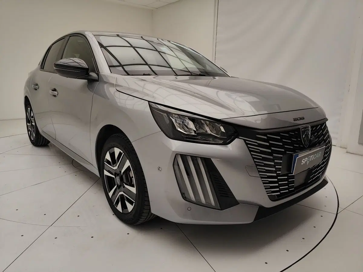 Peugeot 208 usata a Como (3)