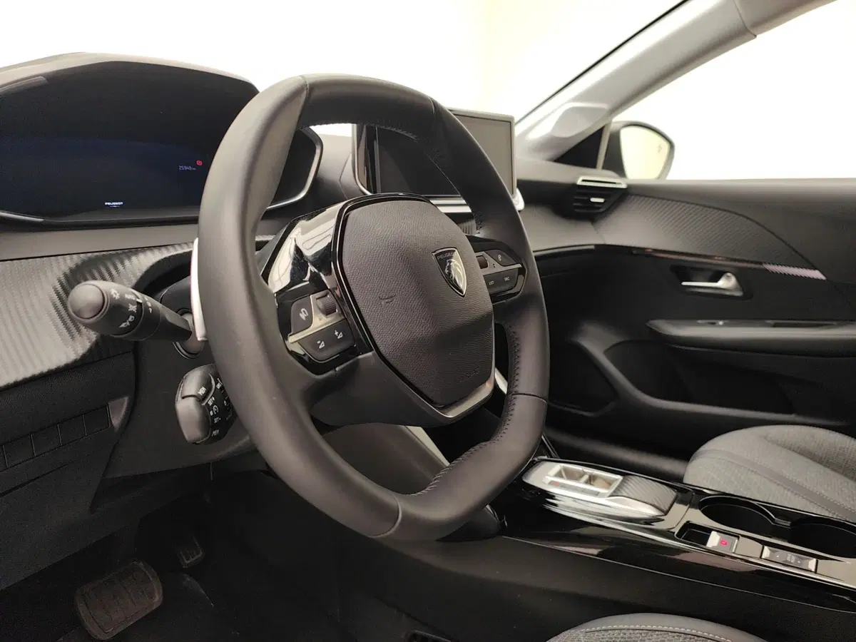 Peugeot 208 usata a Como (9)