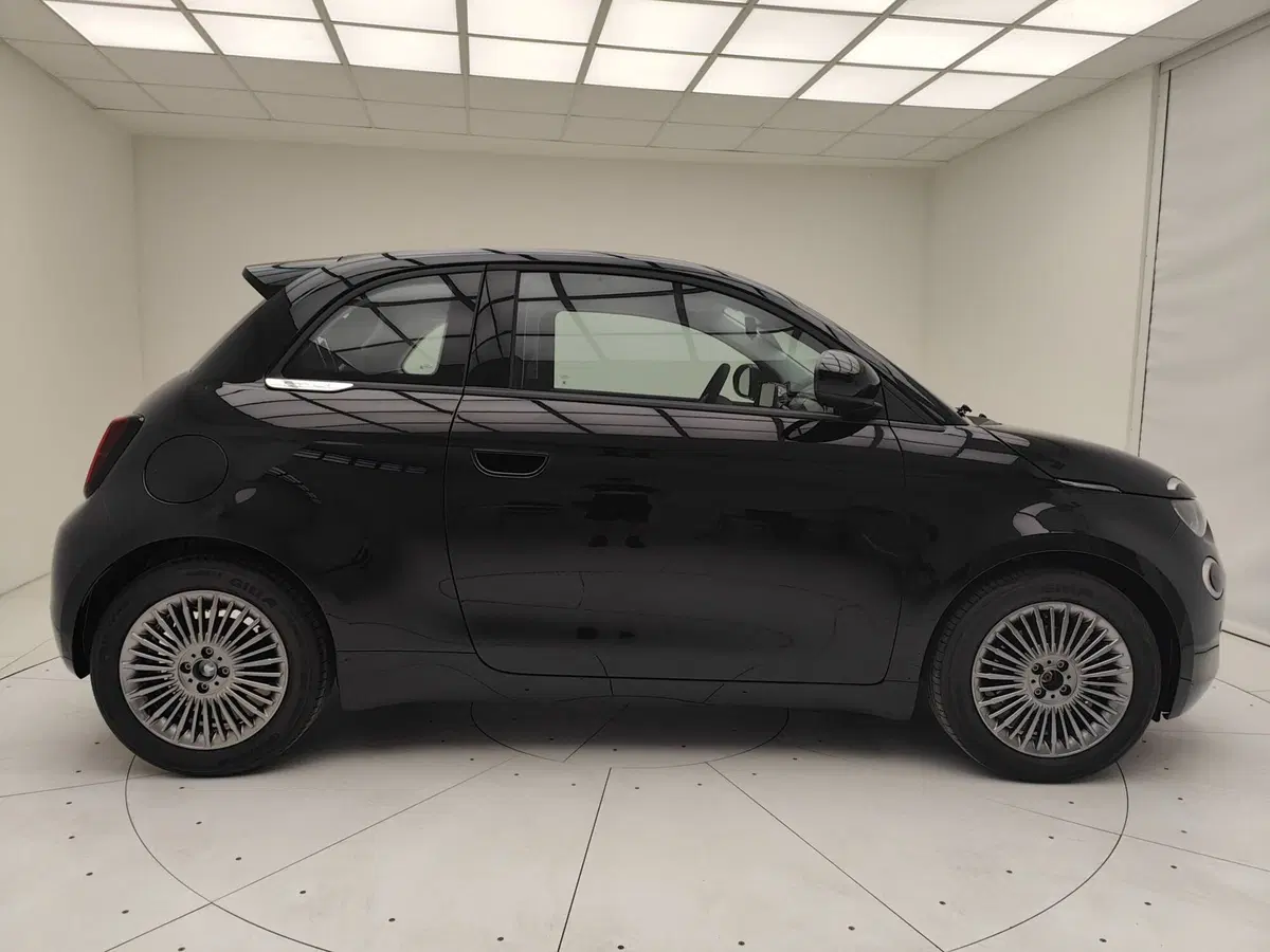 Fiat 500 nuova a Como (19)