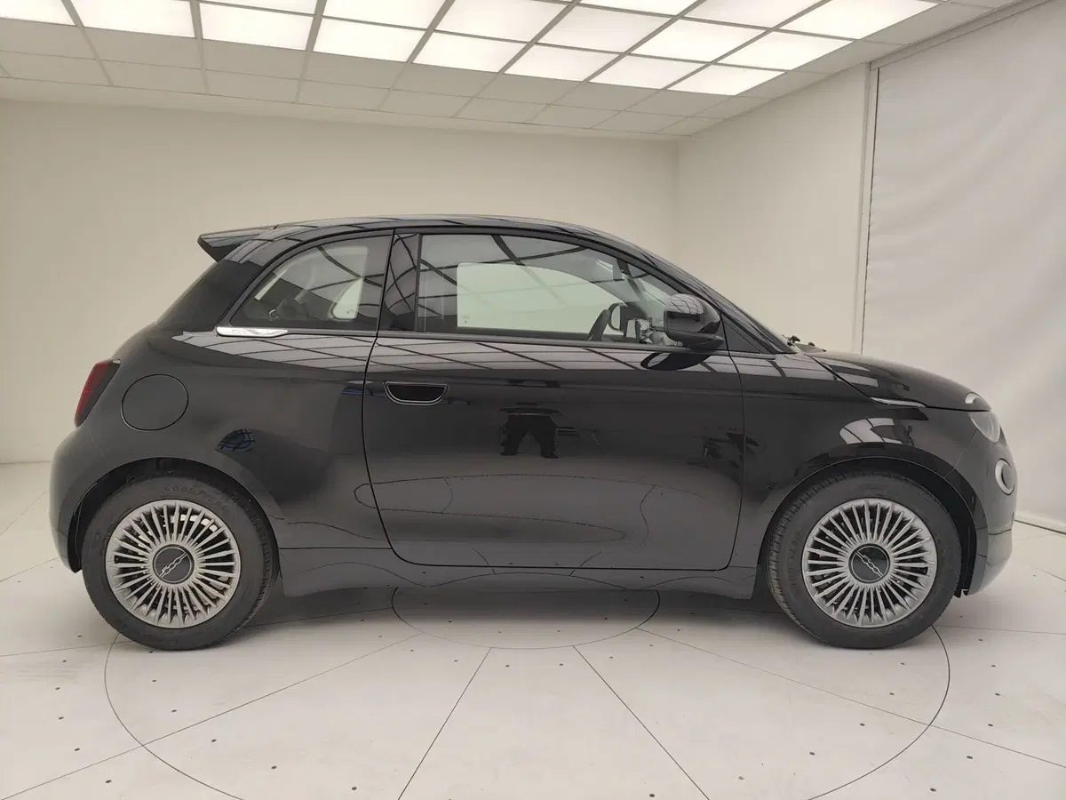 Fiat 500 nuova a Como (15)