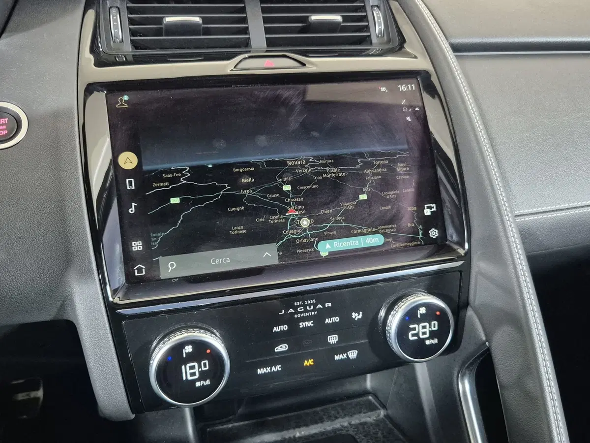 Jaguar E-Pace usata a Torino (12)