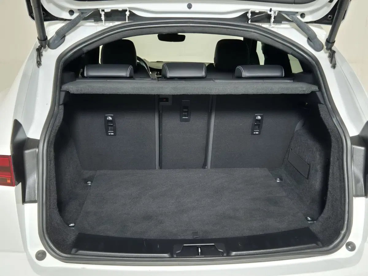 Jaguar E-Pace usata a Torino (13)