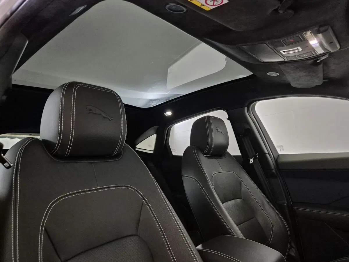 Jaguar E-Pace usata a Torino (18)
