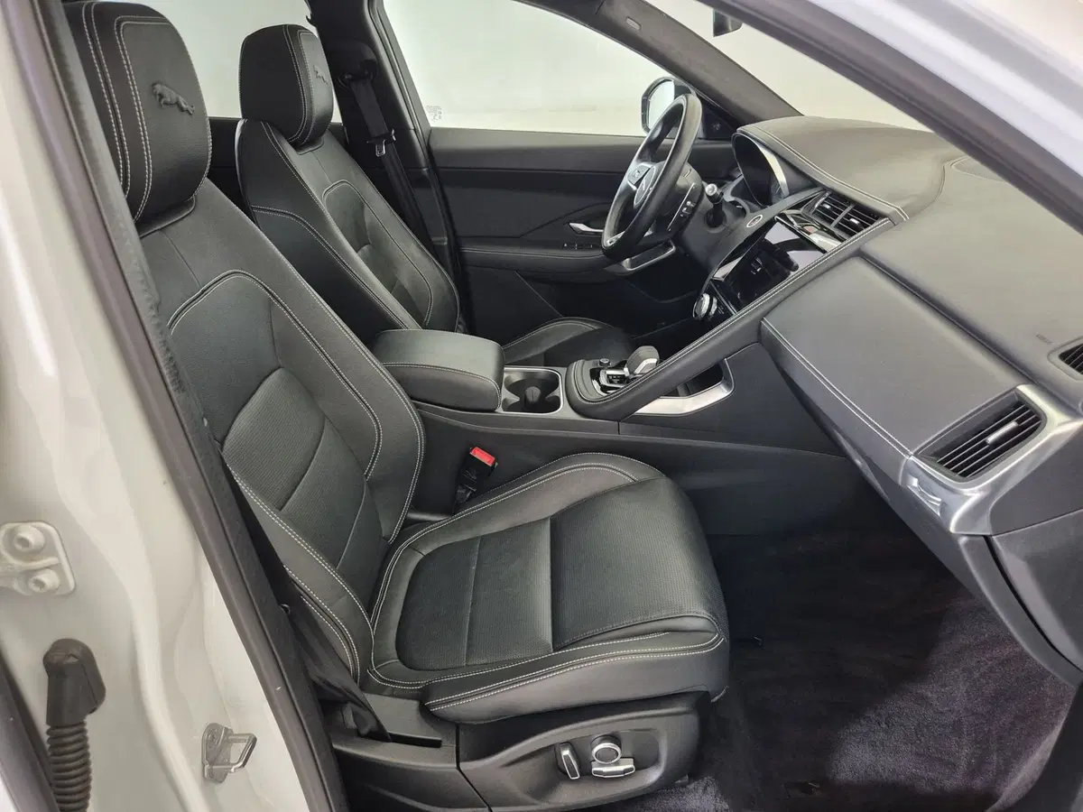 Jaguar E-Pace usata a Torino (3)