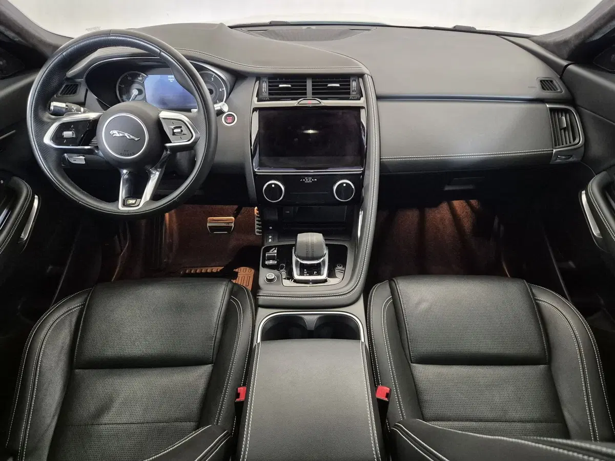 Jaguar E-Pace usata a Torino (4)