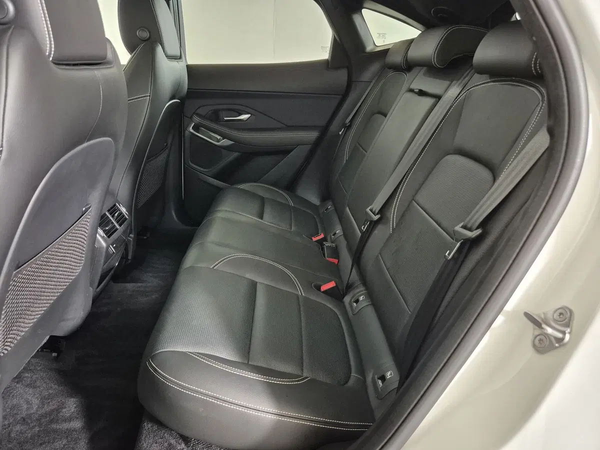 Jaguar E-Pace usata a Torino (5)