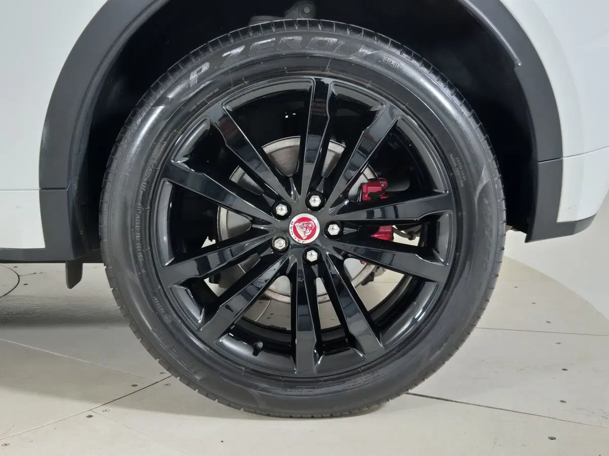 Jaguar E-Pace usata a Torino (9)