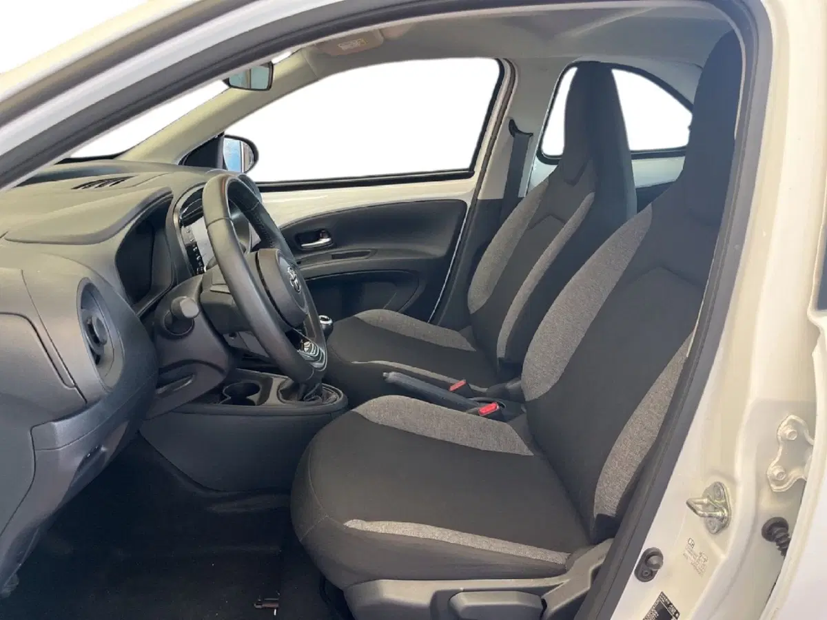 Toyota Aygo X usata a Torino (8)