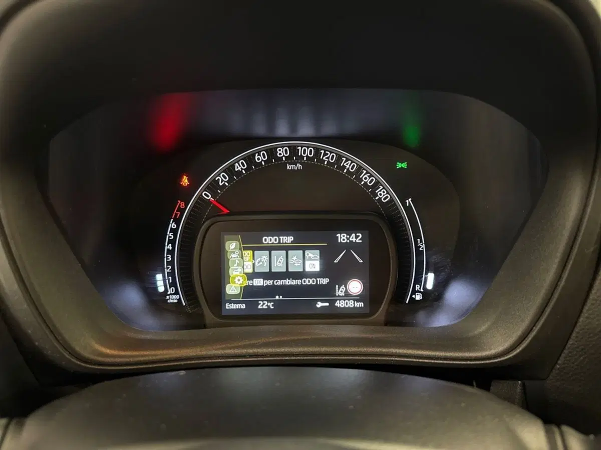 Toyota Aygo X usata a Prato (15)