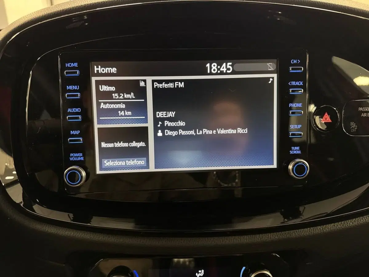 Toyota Aygo X usata a Prato (18)