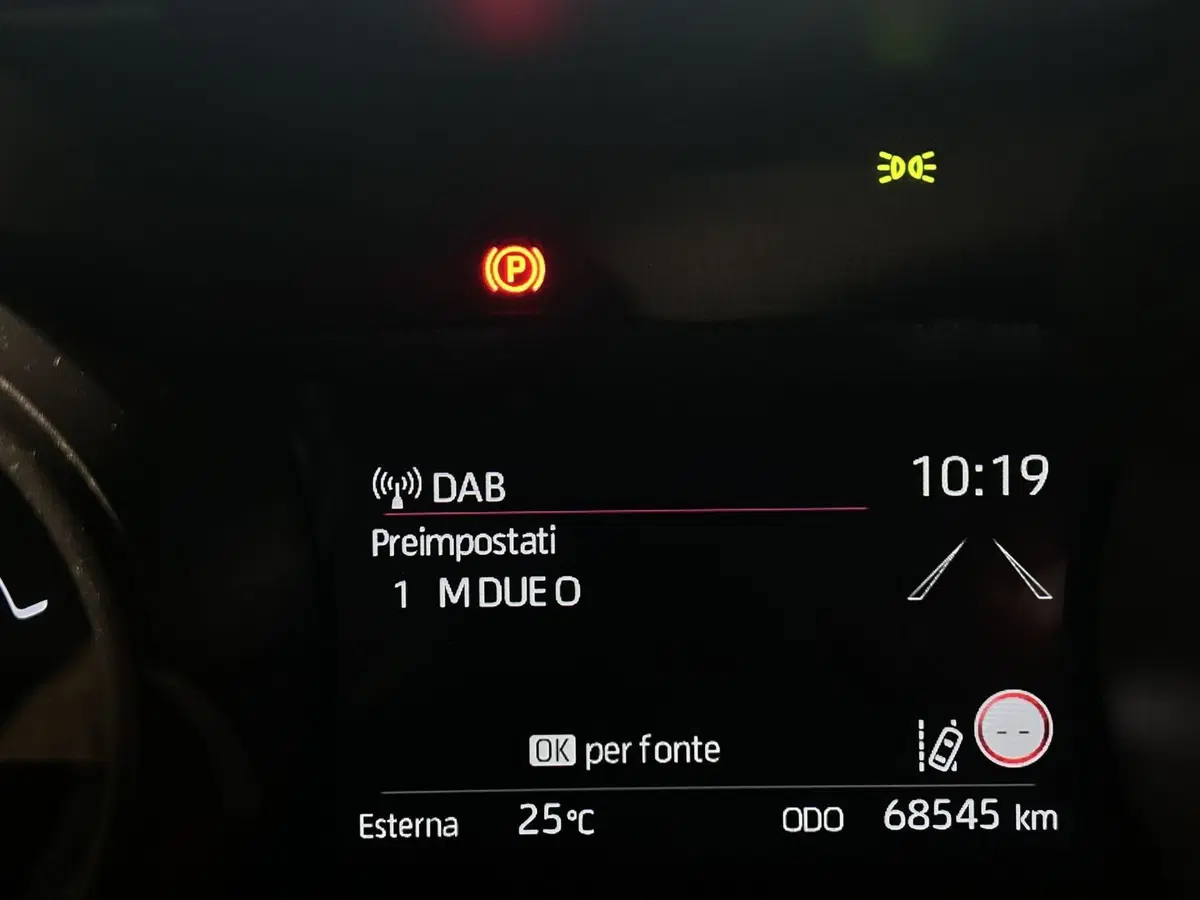 Toyota Yaris usata a Milano (12)