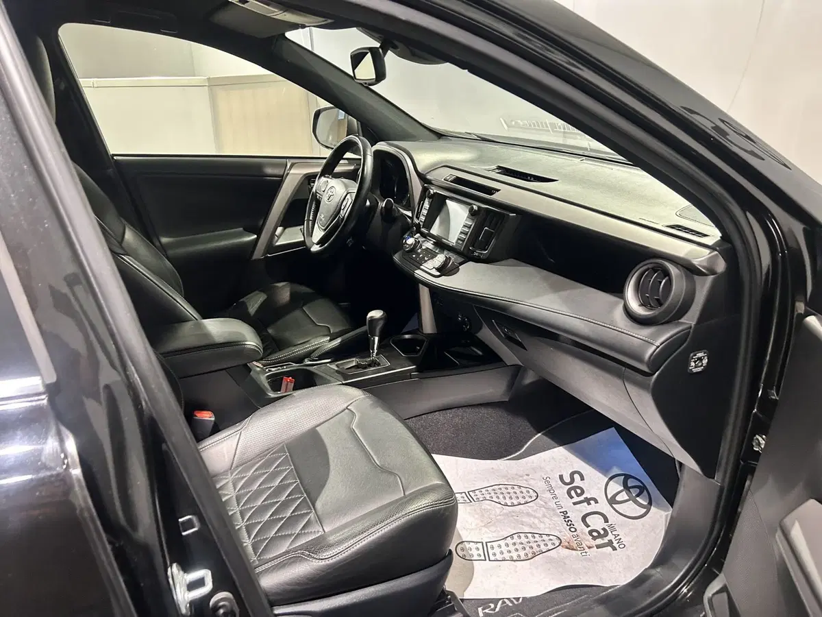 Toyota Rav4 usata a Milano (11)