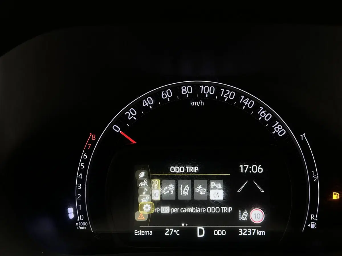 Toyota Aygo X usata a Milano (9)