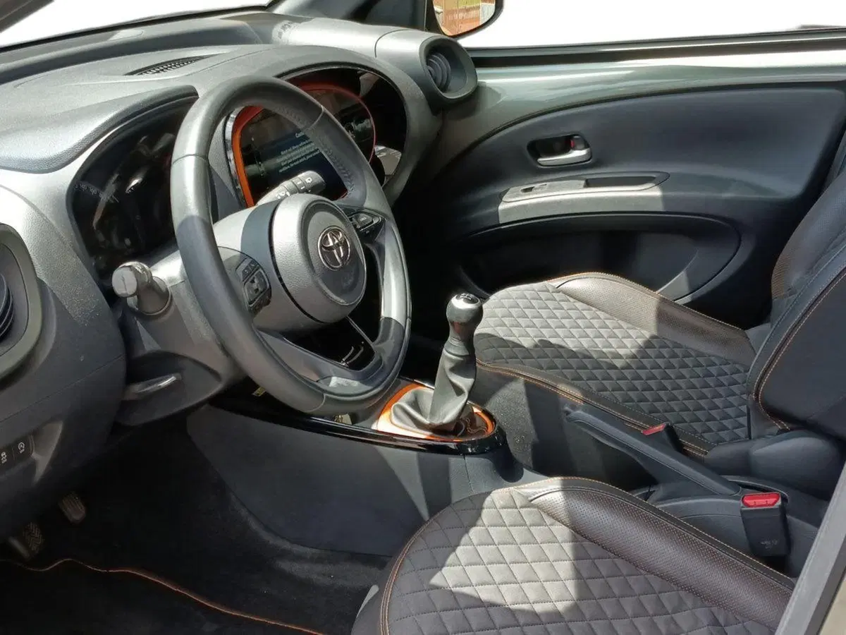 Toyota Aygo X usata a Milano (7)