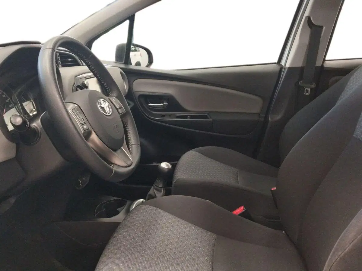 Toyota Yaris usata a Roma (7)