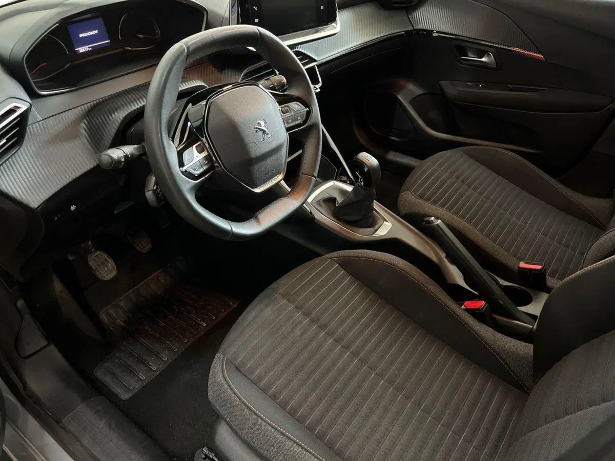 Peugeot 208 usata a Bari (10)