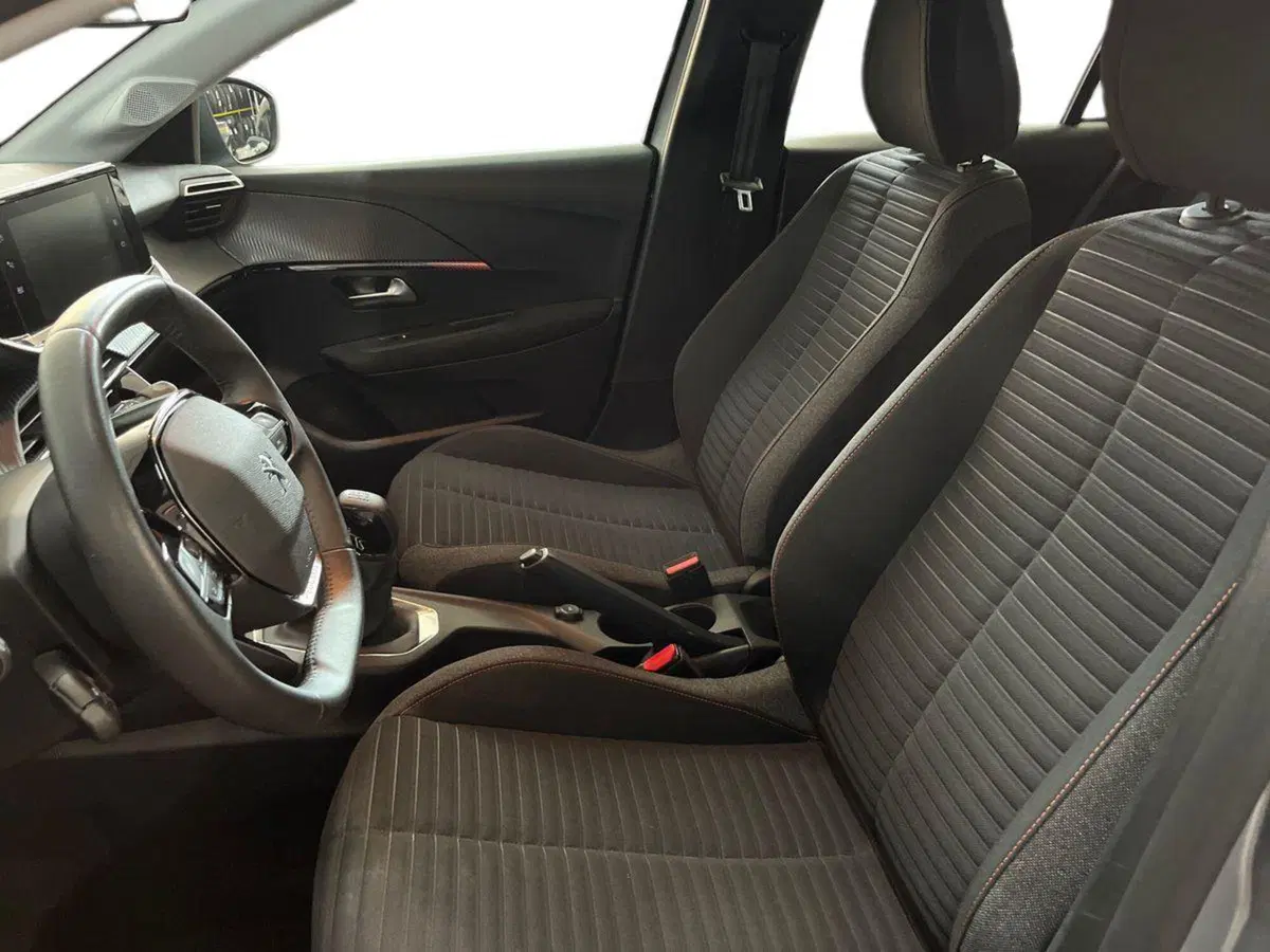 Peugeot 208 usata a Bari (7)
