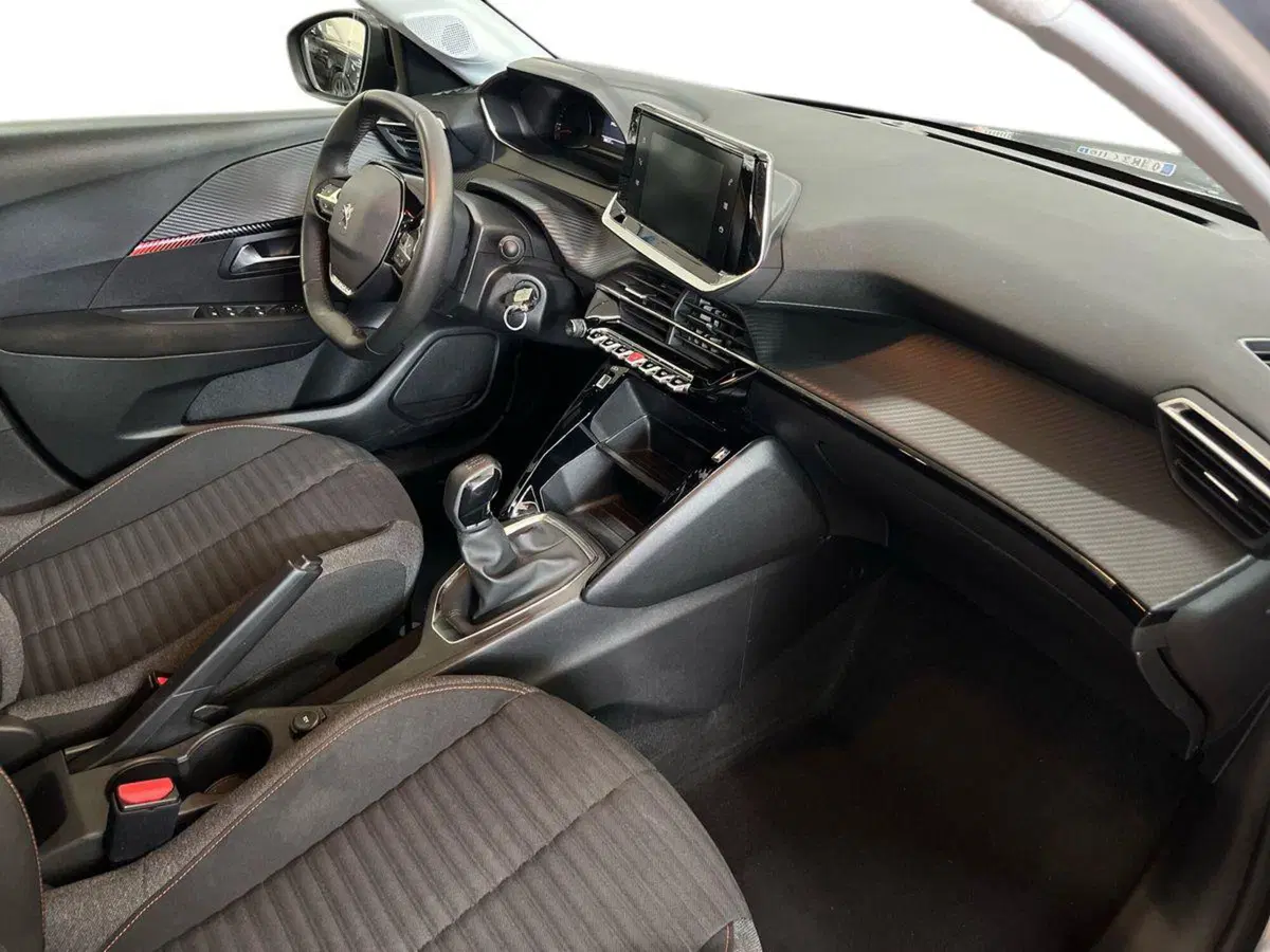 Peugeot 208 usata a Bari (9)