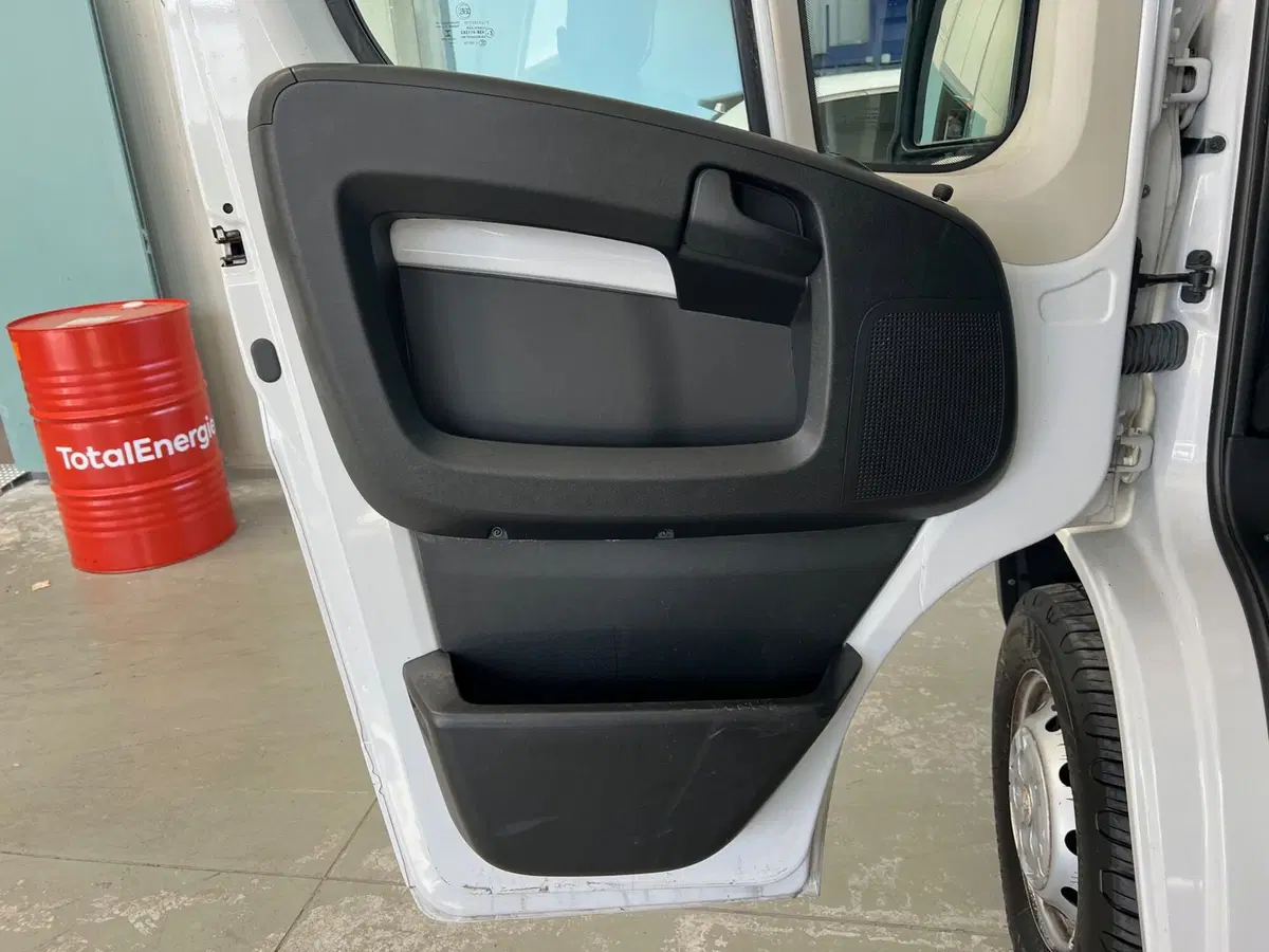 Peugeot Boxer Furgone usata a Bari (11)