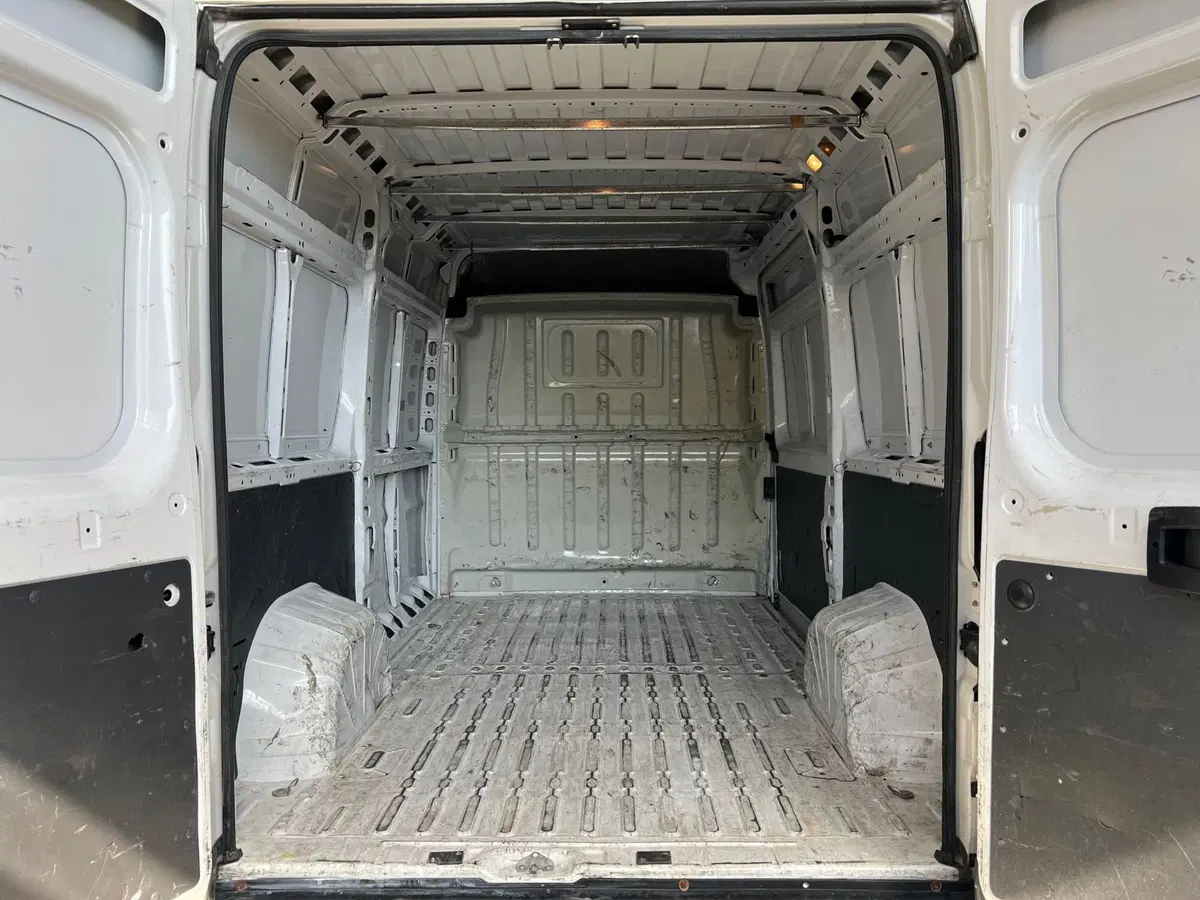 Peugeot Boxer Furgone usata a Bari (8)