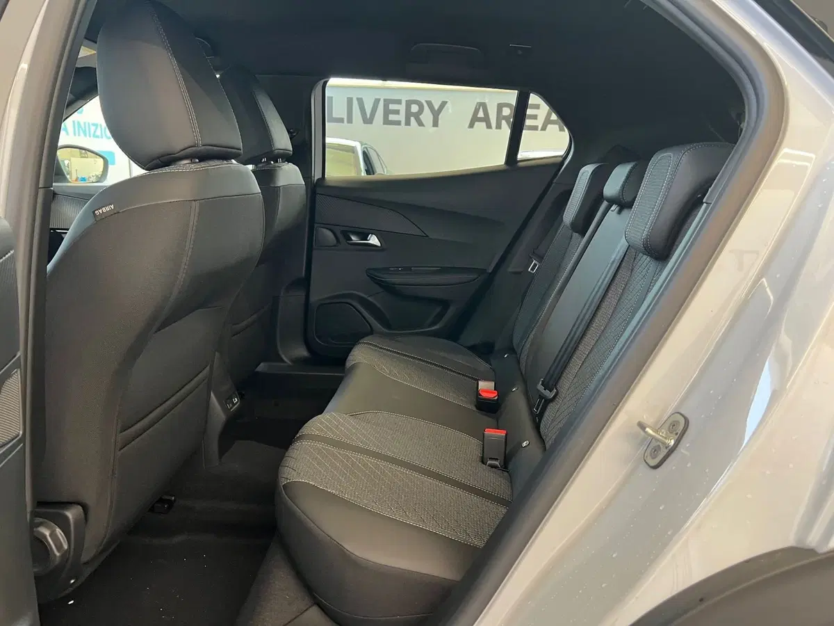 Peugeot 2008 nuova a Bari (18)