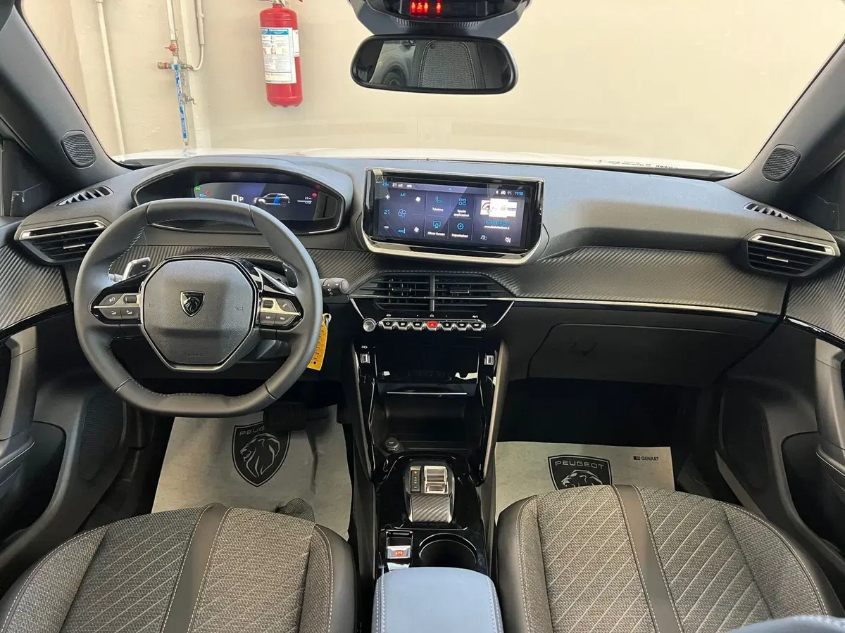 Peugeot 2008 nuova a Bari (19)
