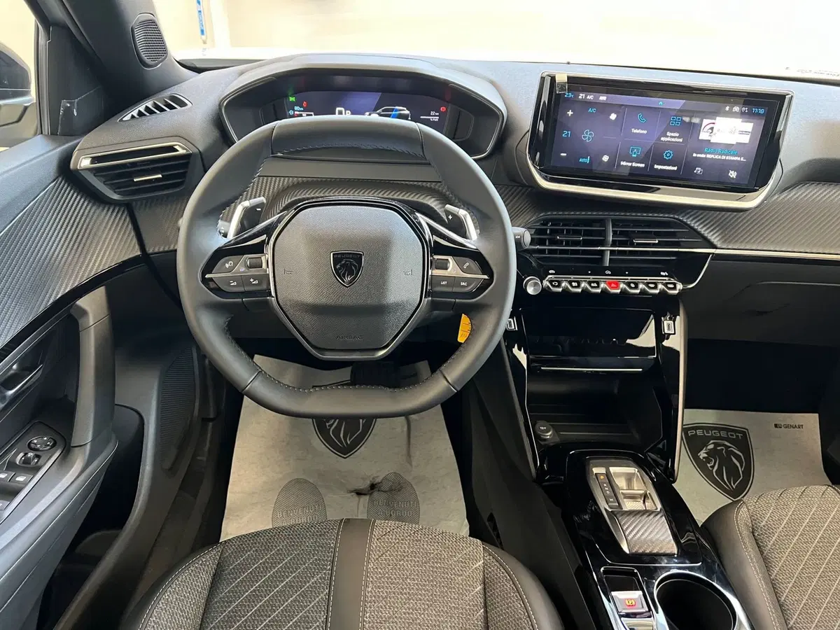 Peugeot 2008 nuova a Bari (20)