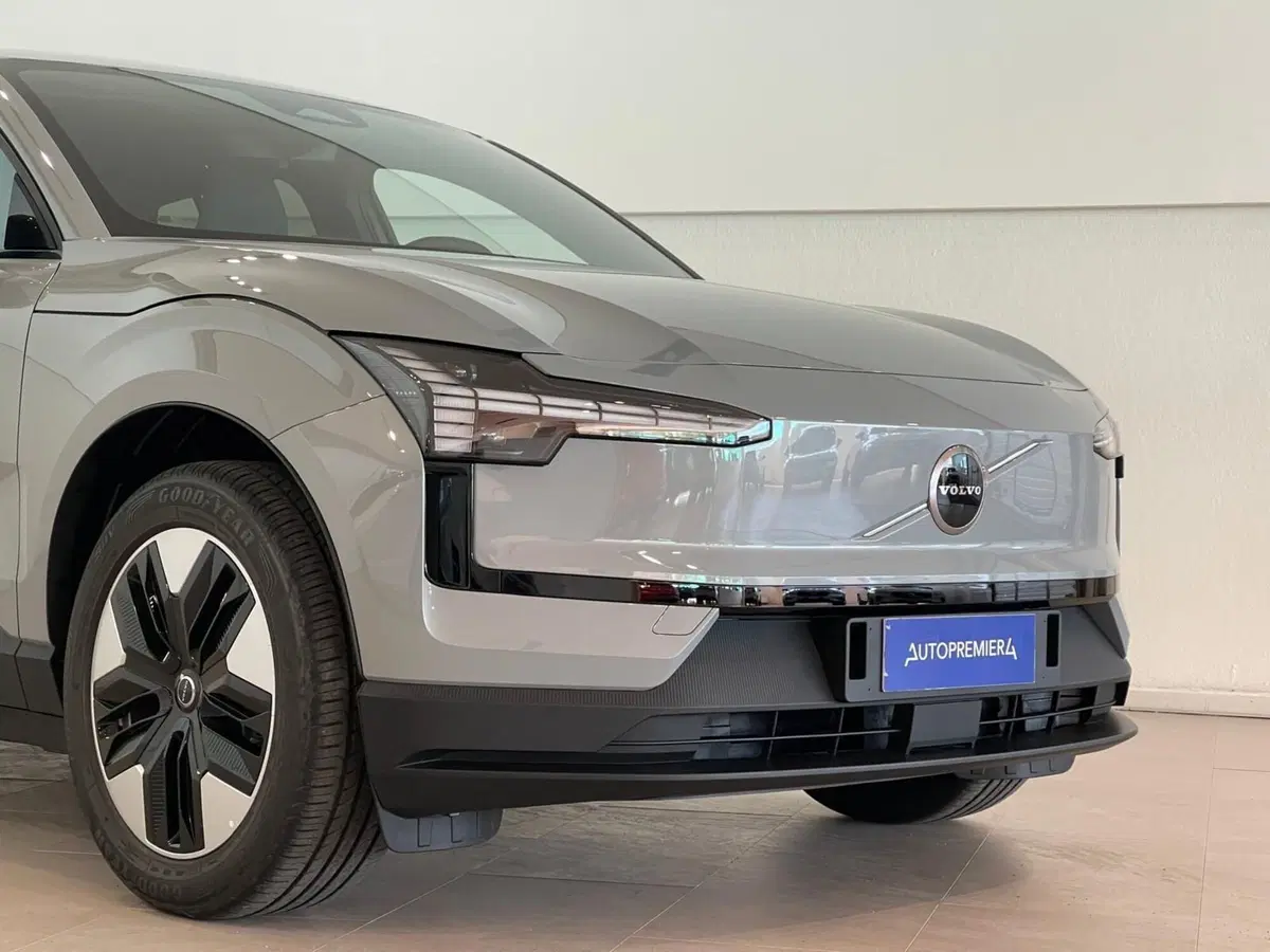 Volvo EX30 usata a Como (4)